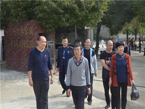 岳陽(yáng)市龍馬驛站汽車(chē)服務(wù)有限公司,汽車(chē)銷售,汽車(chē)清洗,汽車(chē)美容,汽車(chē)裝飾,汽車(chē)影音